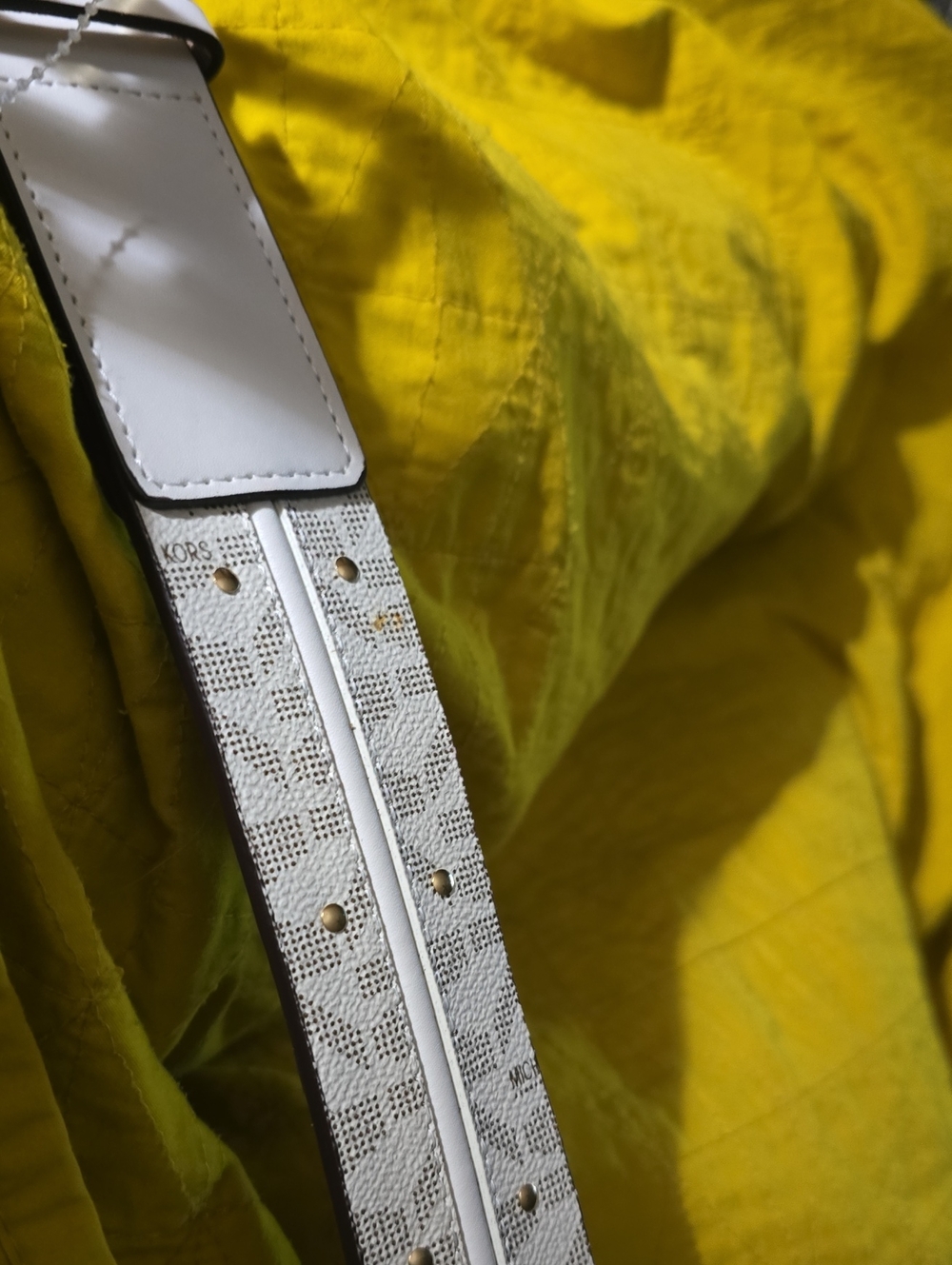 MICHAEL Michael Kors White Leather Belt with Gold-Tone Buckle